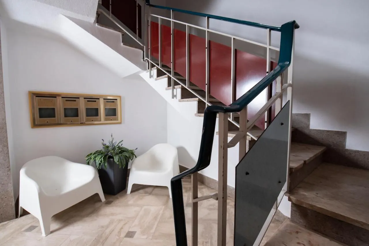 Laurus Apartments contacts